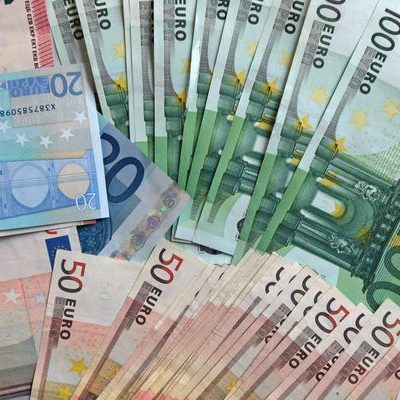 Billets de 20 euros, 100 euros et 50 euros